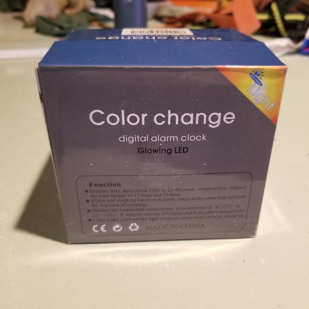 Color changing alarm clock. - Picture 2 of 3